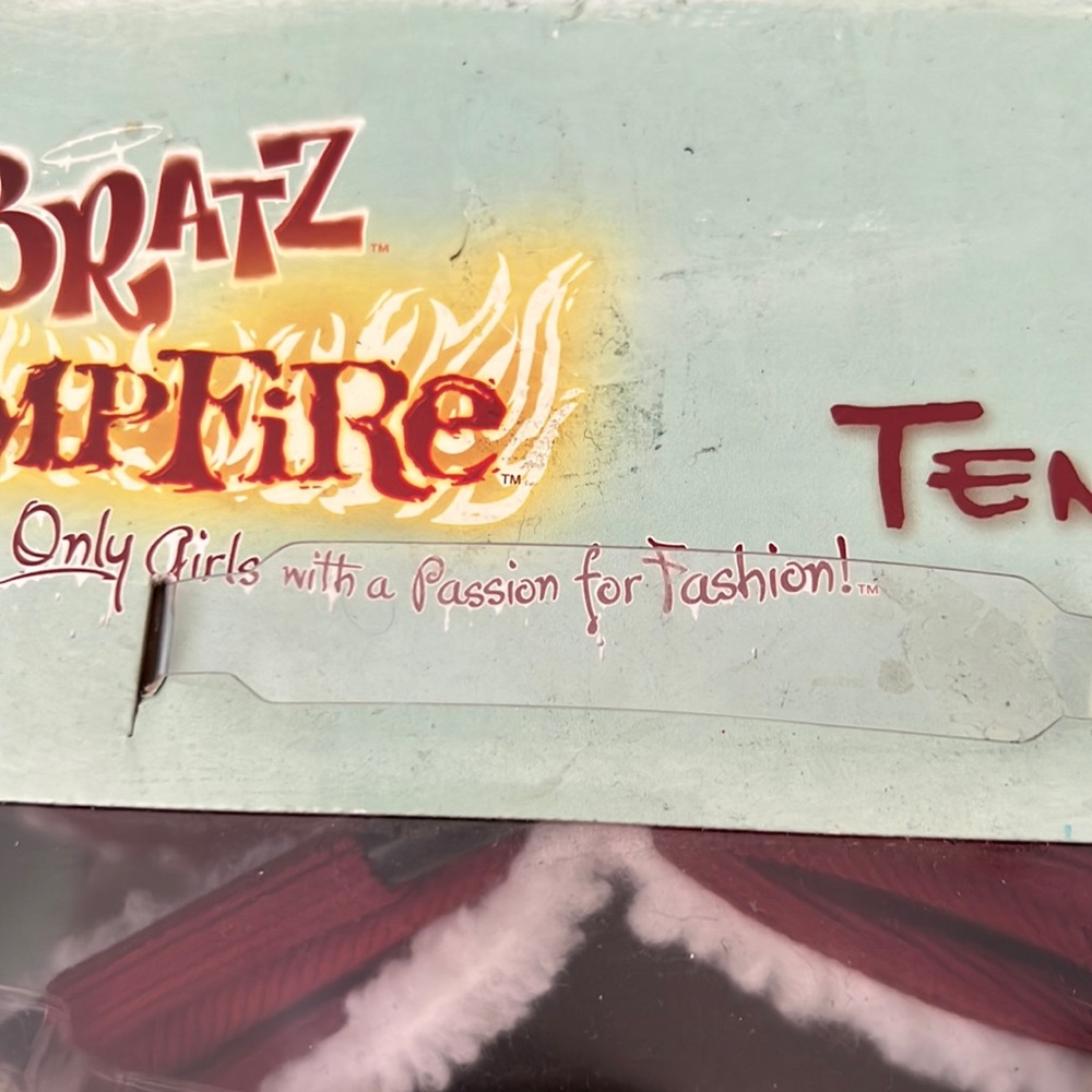 NRFB Bratz Campfire Tent Set Playset - Picture 10 of 11
